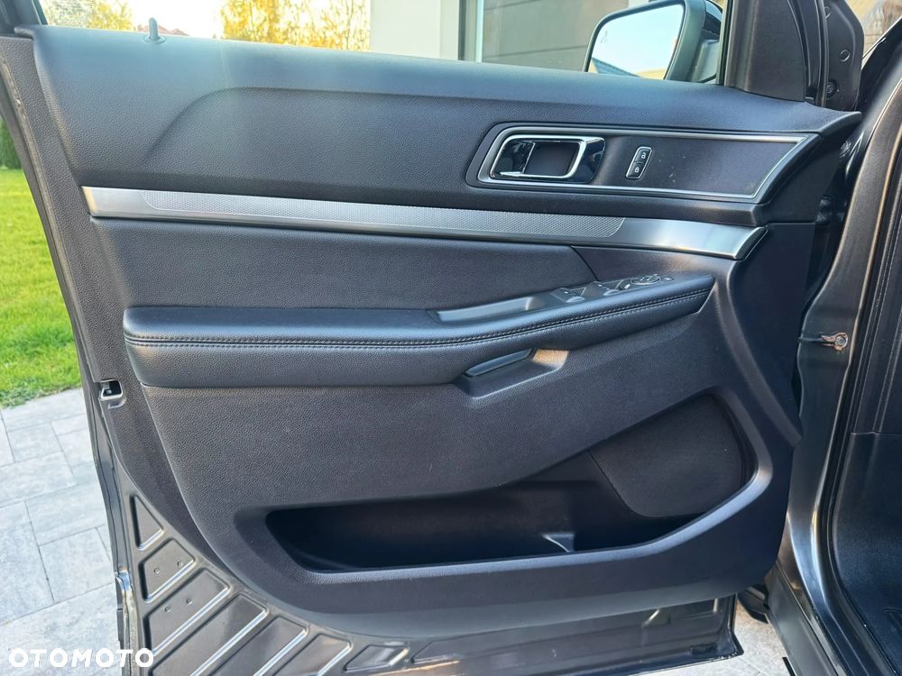 Ford Explorer - 10