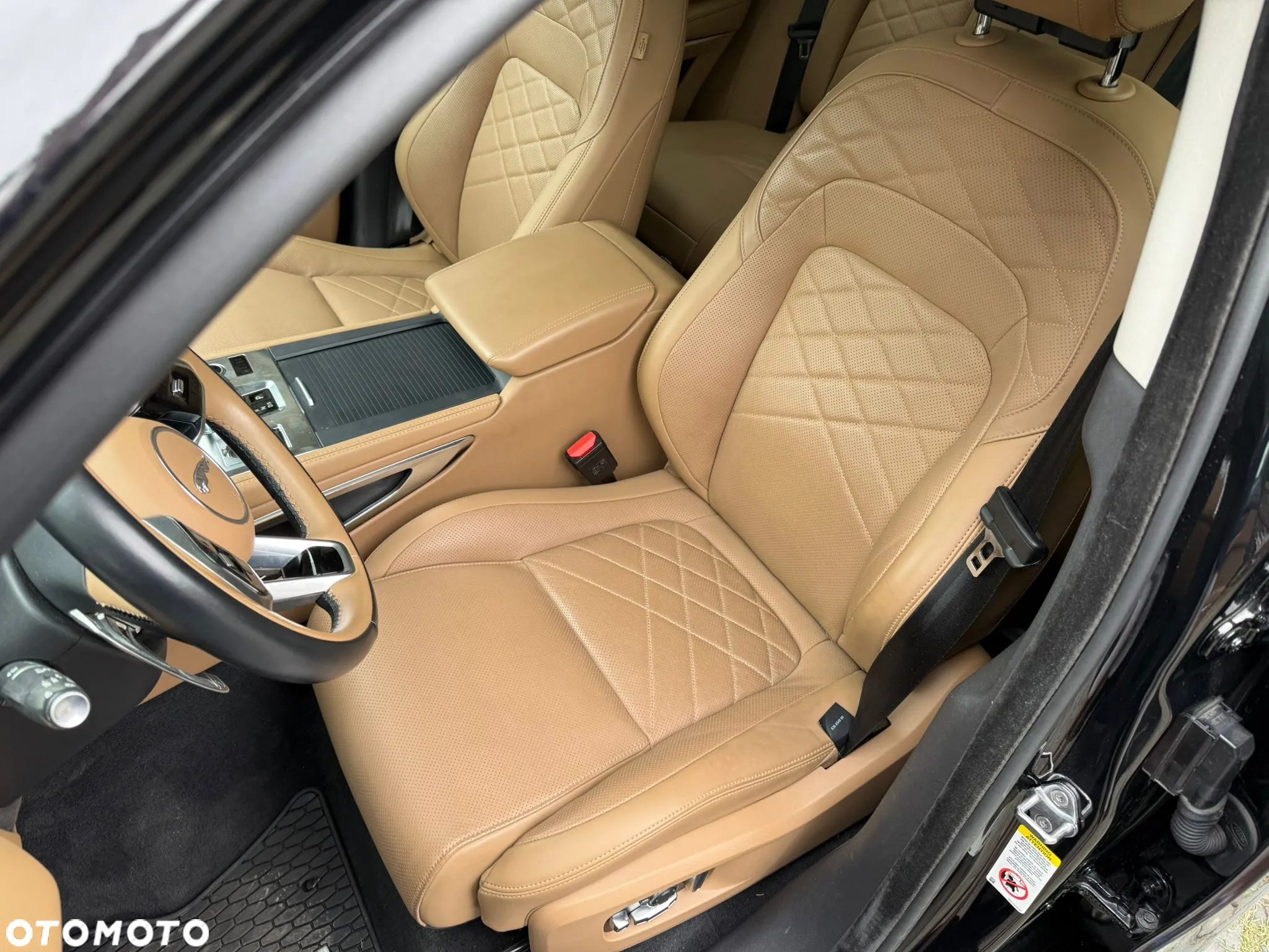 Jaguar F-Pace P250 AWD R-Dynamic Black - 37