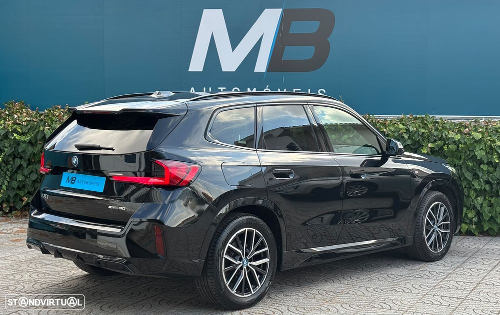 BMW iX1 xDrive30 M Sport Pack - 41