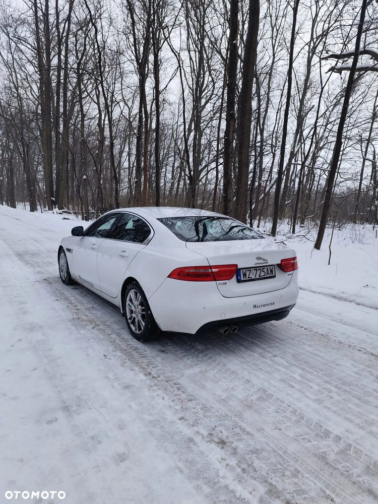 Jaguar XE 2.0 D Prestige - 5