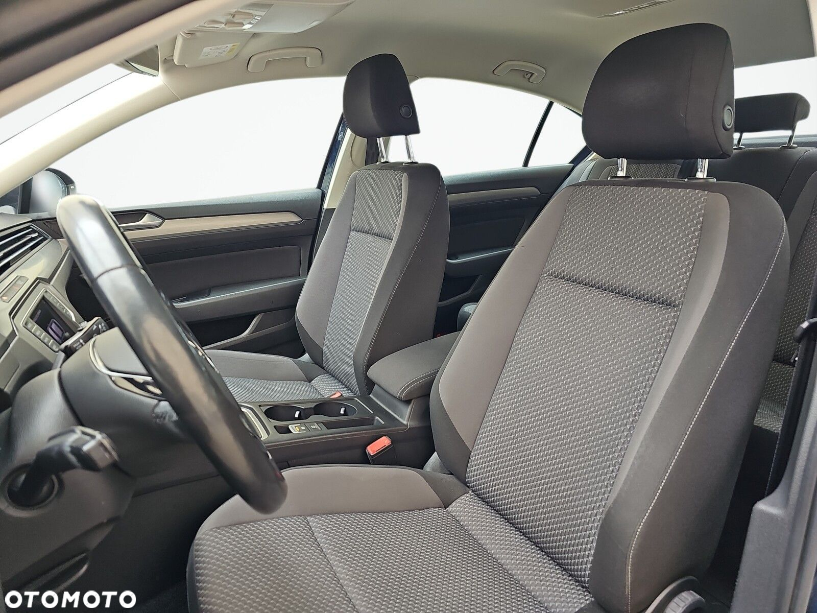 Volkswagen Passat - 13