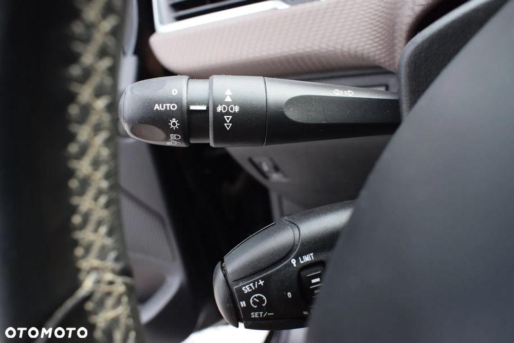 Peugeot 2008 PureTech 110 Stop&Start EAT6 Allure - 23