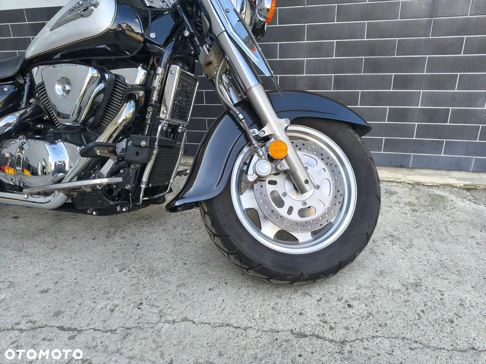 Suzuki Intruder - 13