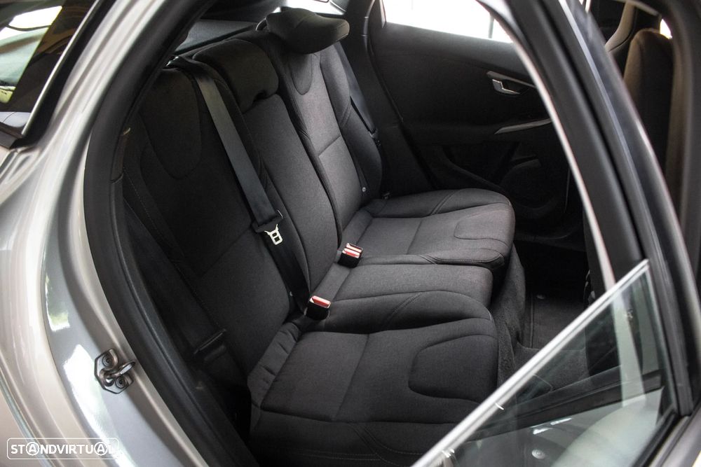 Volvo V40 D2 Kinetic - 28