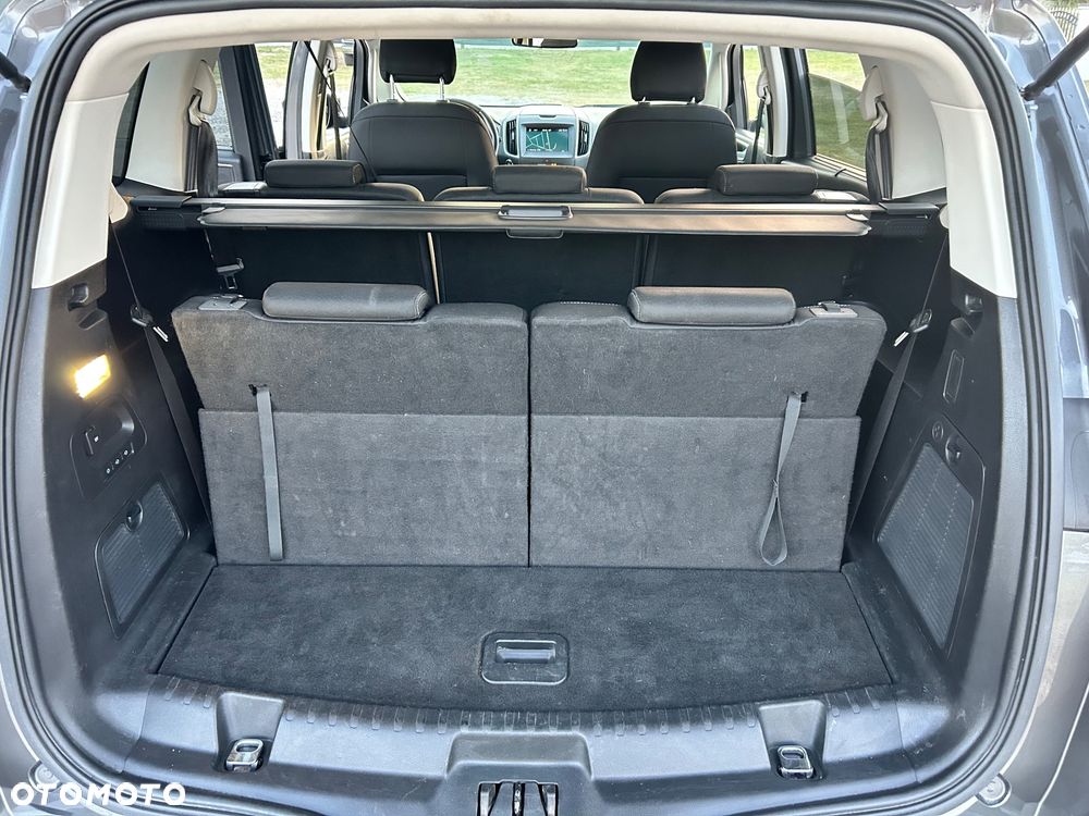 Ford S-Max - 11