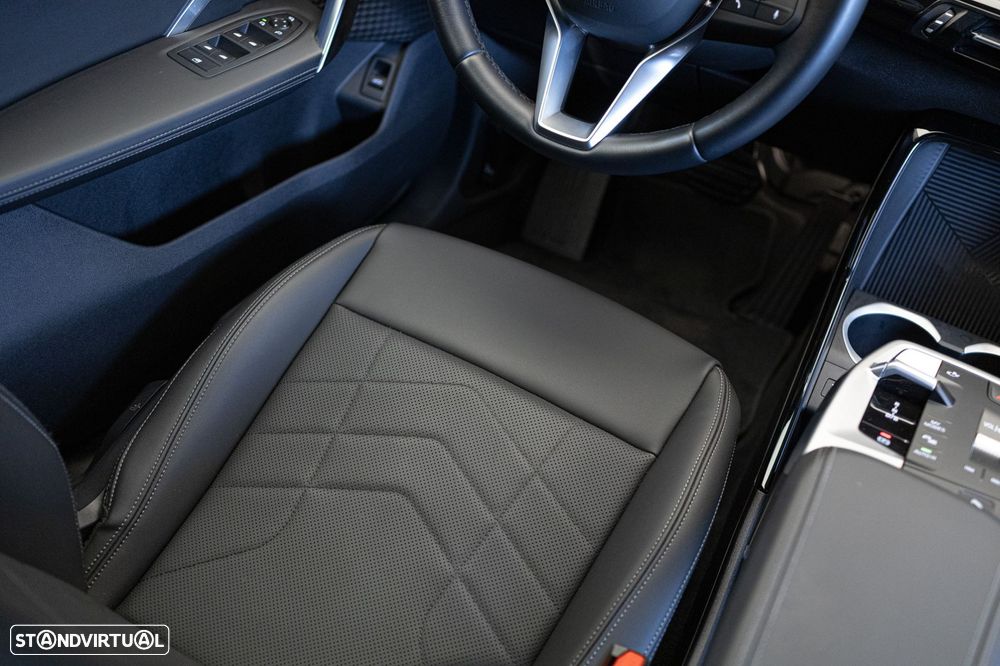 BMW iX1 eDrive20 xLine - 19