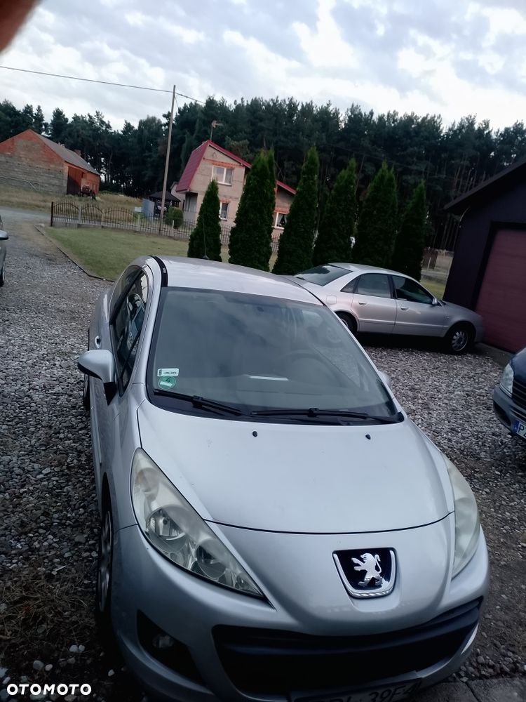 Peugeot 207 - 1