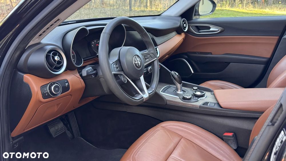 Alfa Romeo Giulia 2.0 Turbo 16V AT8-Q4 Ti - 22