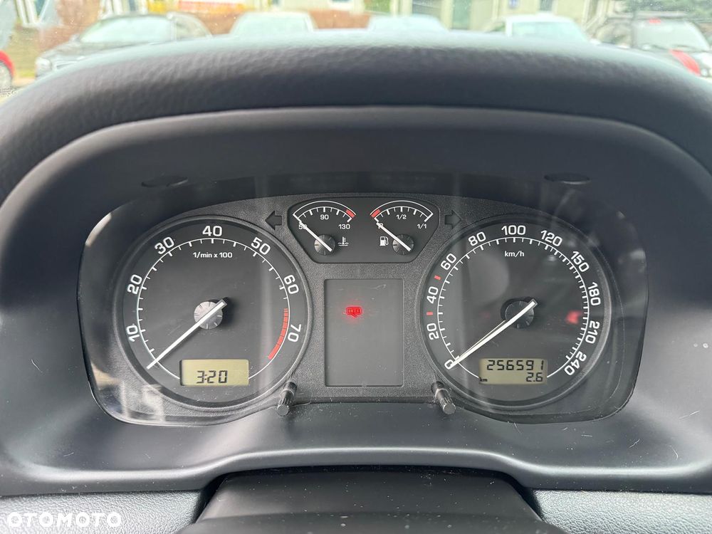 Skoda Octavia 1.8T Tour Classic - 7