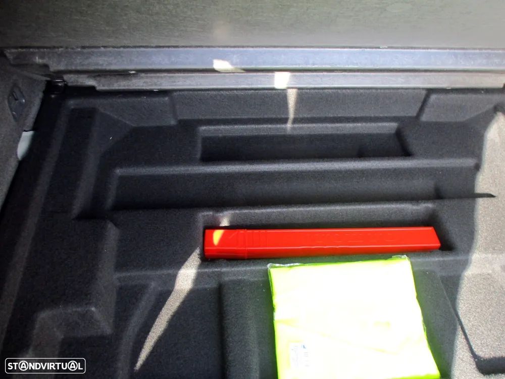 Volvo V60 2.0 D4 R-Design Summum Geartronic - 53