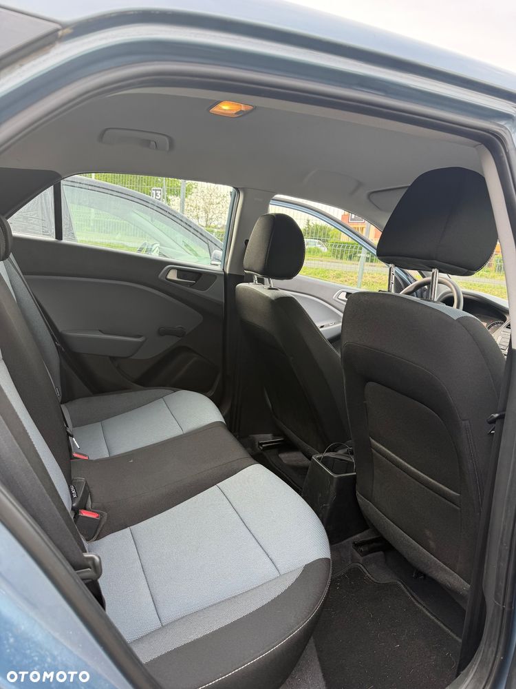 Hyundai i20 1.2 GO - 17