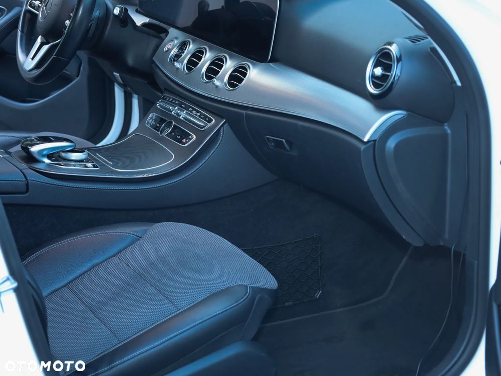 Mercedes-Benz Klasa E 220 d 4-Matic Business Edition 9G-TRONIC - 14