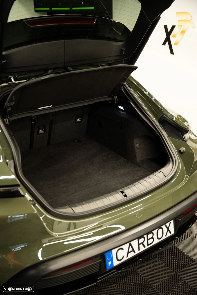 Porsche Taycan Cross Turismo 4 - 22