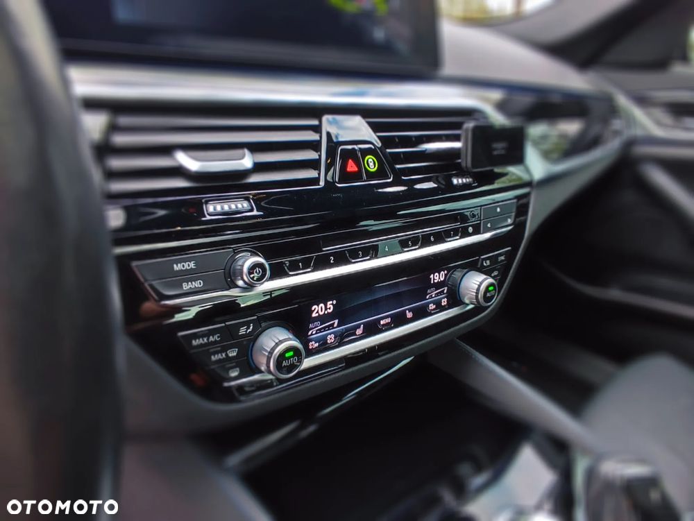 BMW Seria 5 530i xDrive M Sport Edition - 23