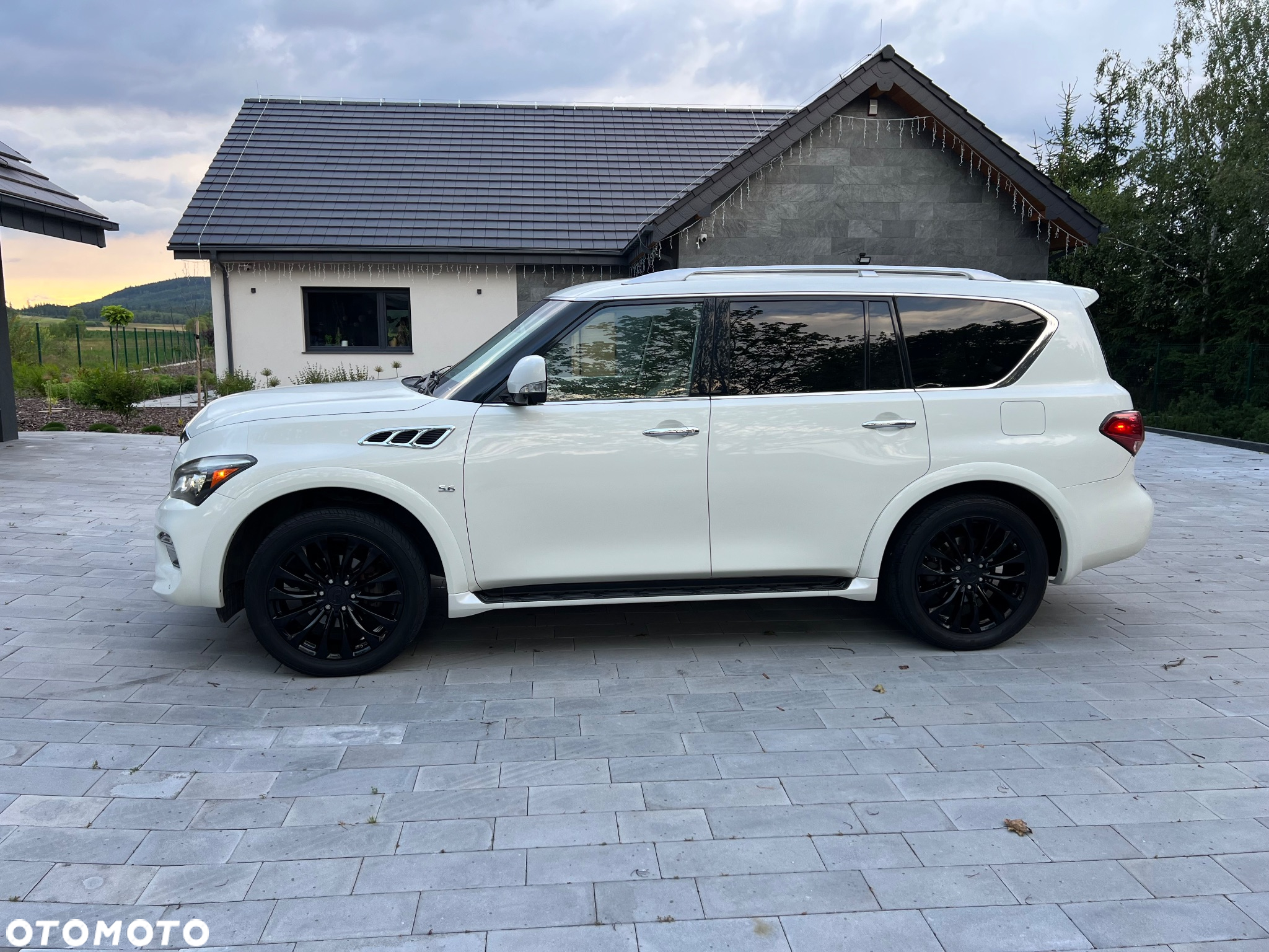 Infiniti QX80 - 4