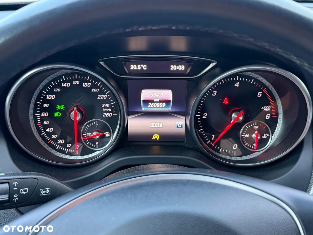 Mercedes-Benz GLA 180 (CDI) d Urban - 14