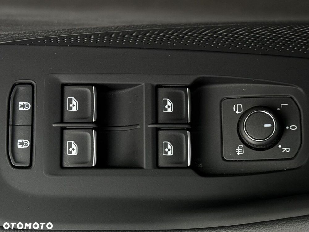 Volkswagen Passat - 12