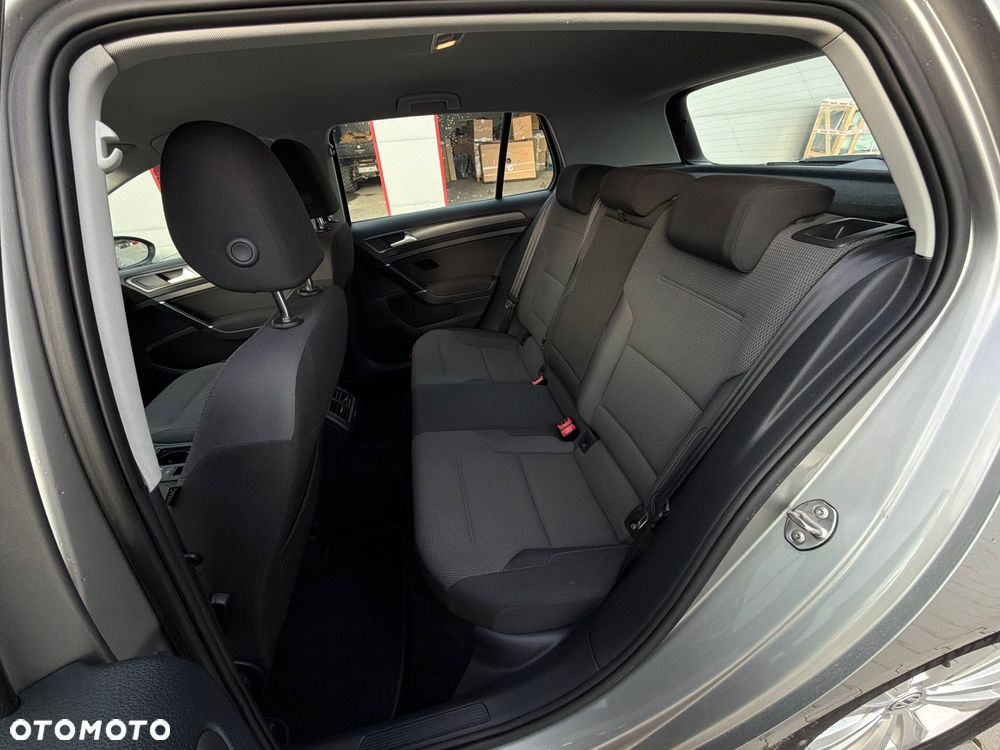 Volkswagen Golf - 8