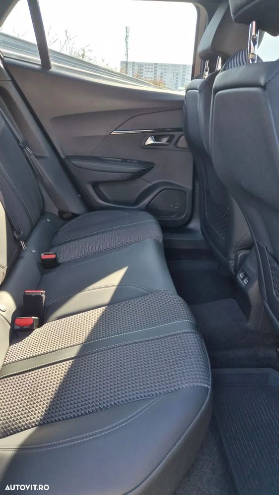 Peugeot 2008 1.2 PureTech EAT8 STT GT Pack - 11