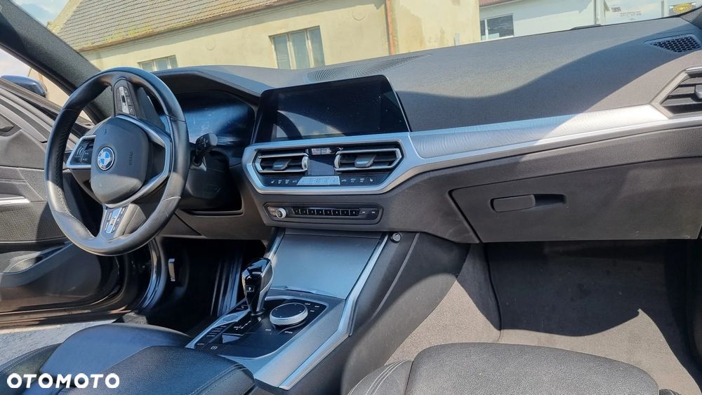 BMW Seria 3 320d Luxury Line Purity sport - 32