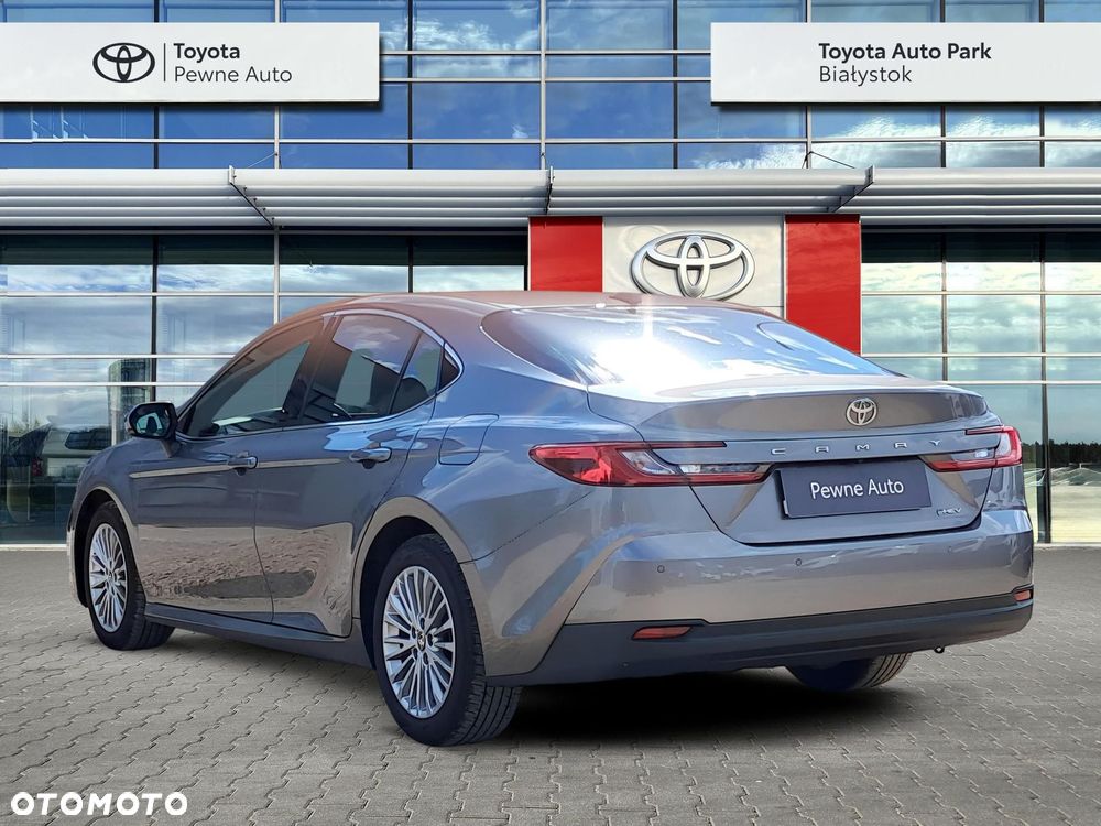 Toyota Camry - 3