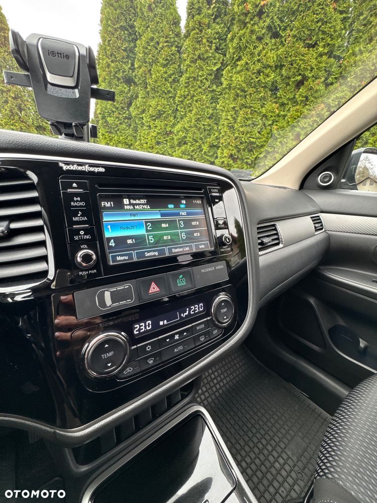 Mitsubishi Outlander - 15