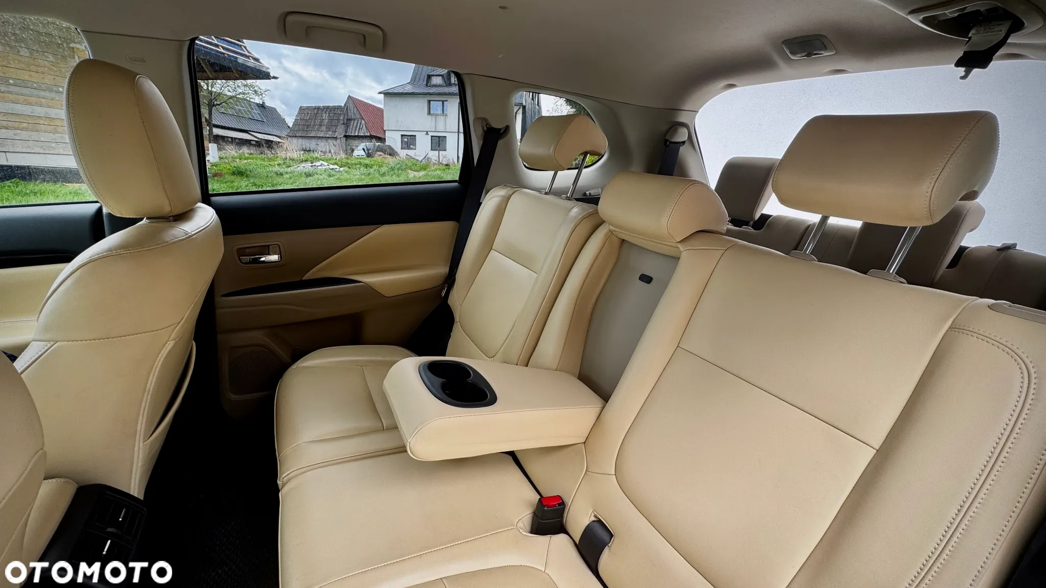 Mitsubishi Outlander - 13