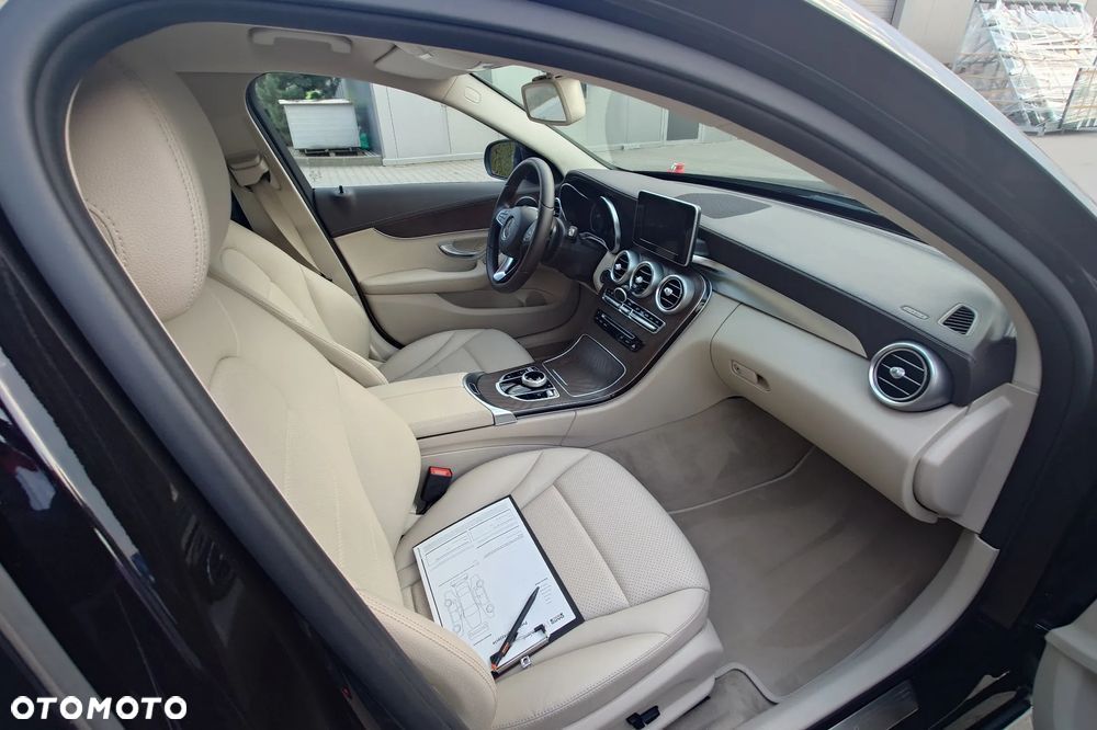 Mercedes-Benz Klasa C 200 4-Matic 9G-TRONIC - 12