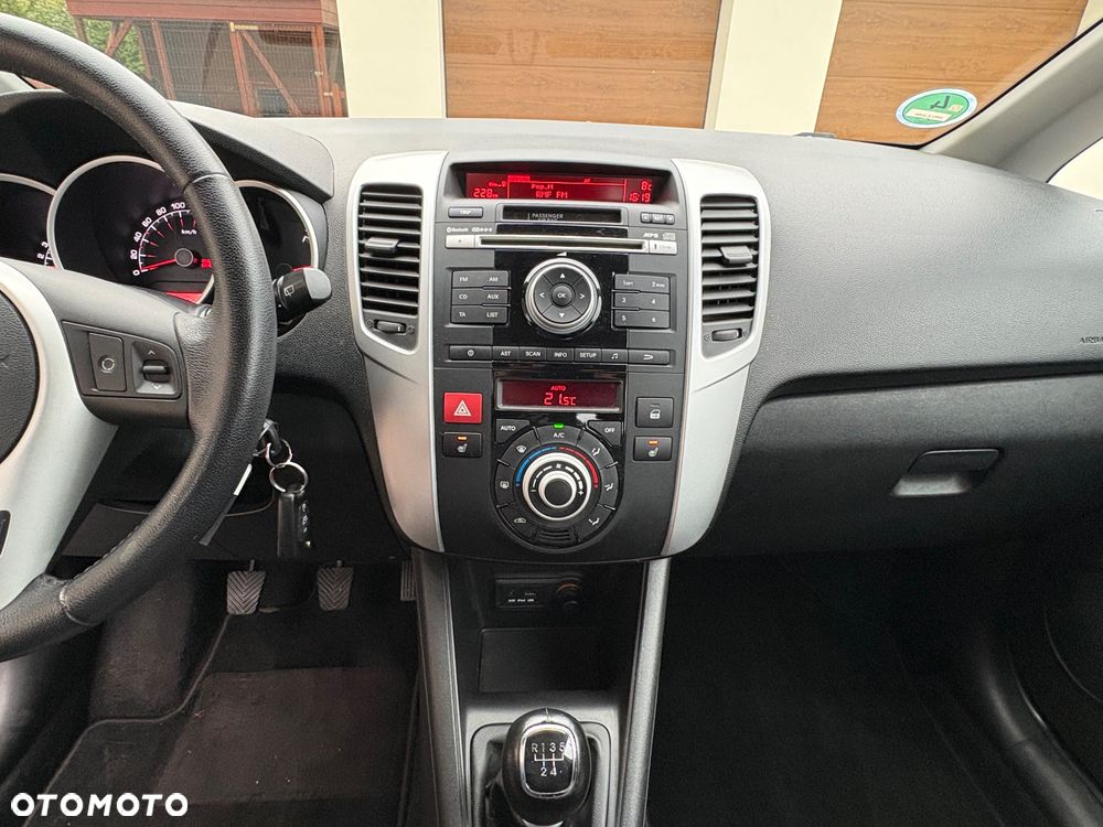 Kia Venga - 25