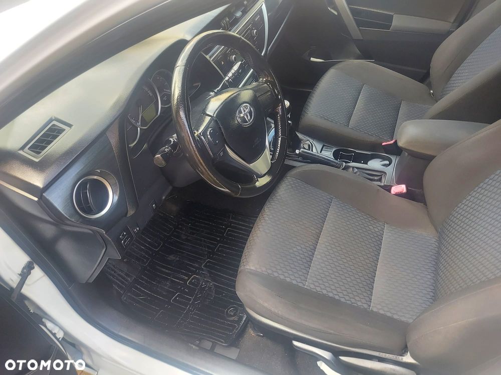 Toyota Auris 1.4 D-4D Design Edition - 29