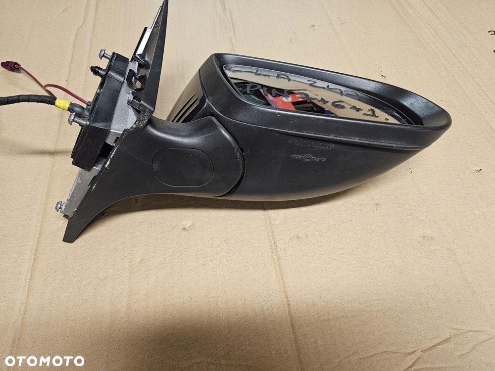 LUSTERKO PRAWE MERCEDES GLA 247 14 PIN EUROPA - 2