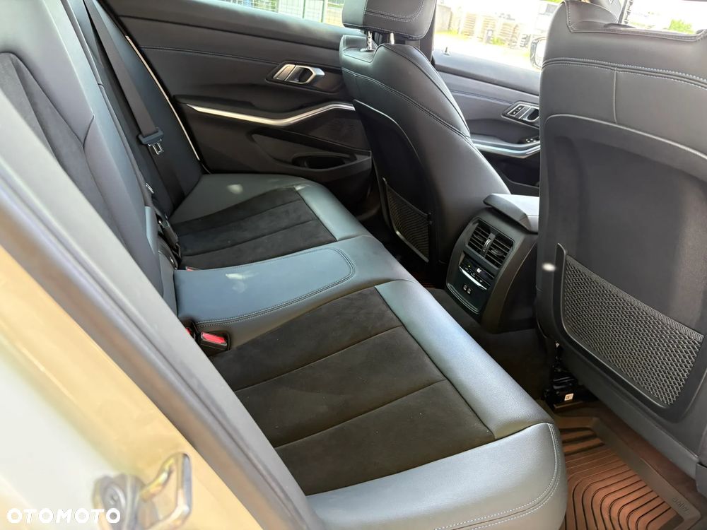 BMW Seria 3 320d xDrive mHEV sport - 23