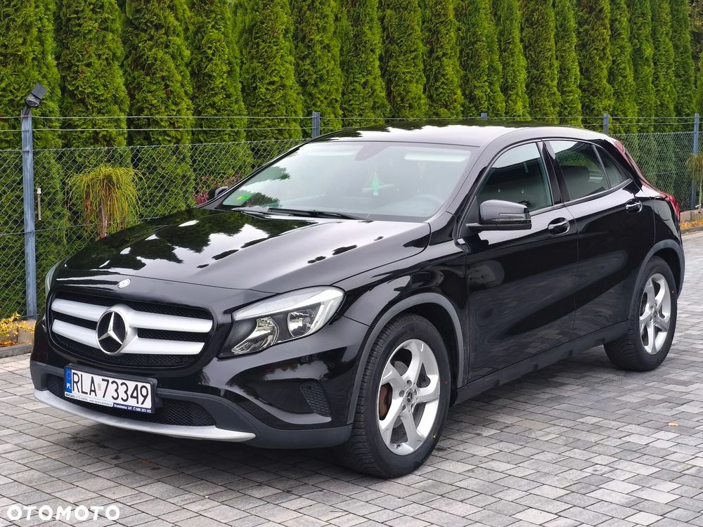 Mercedes-Benz GLA 180 Urban - 1