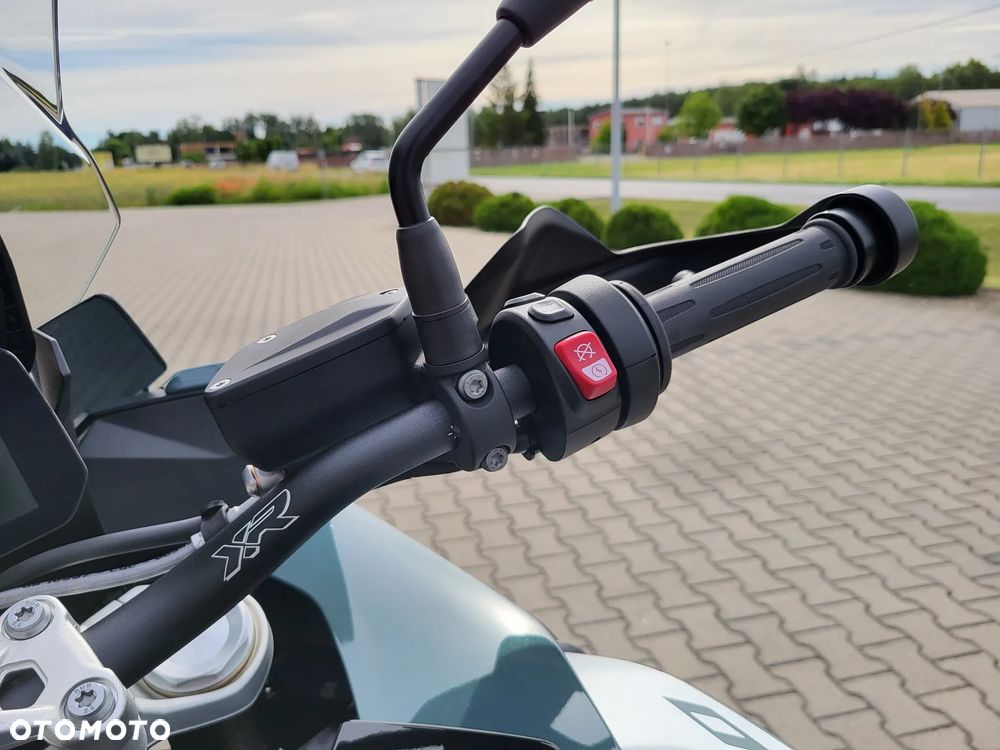 BMW XR - 8