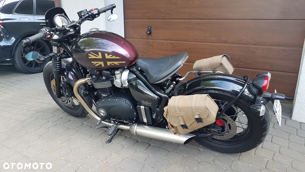 Triumph Bonneville Bobber - 11