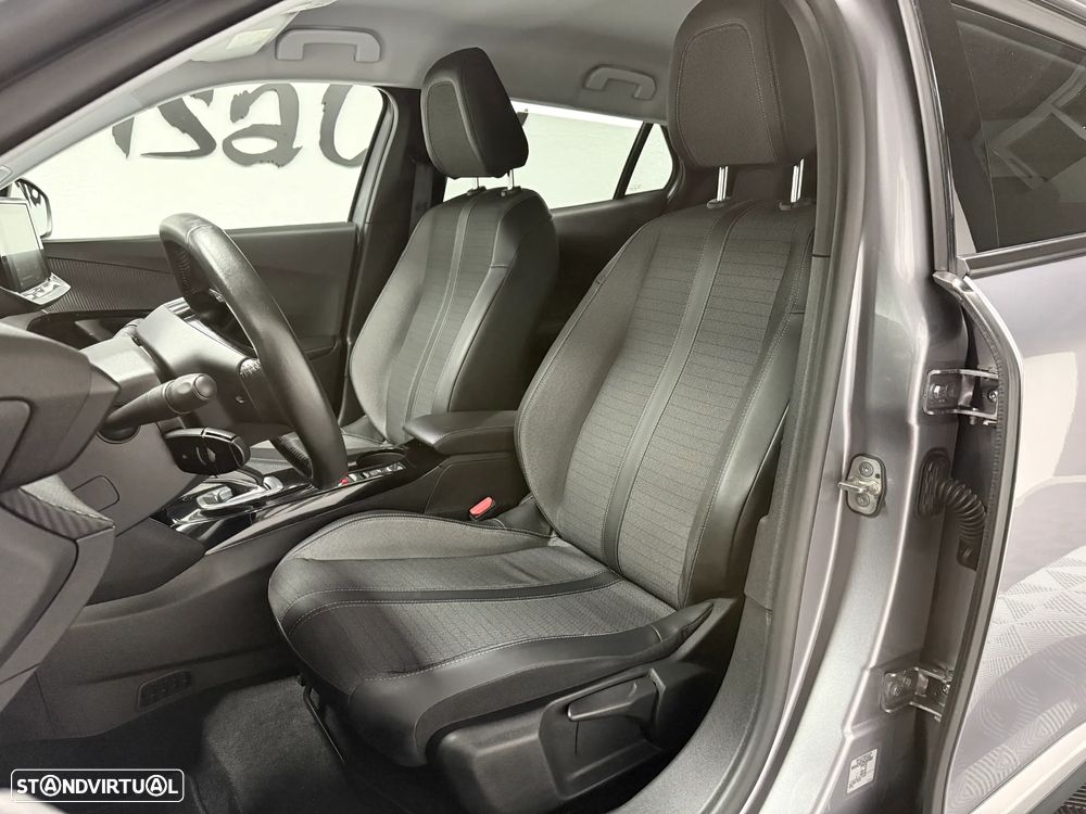 Peugeot e-2008 Allure - 16