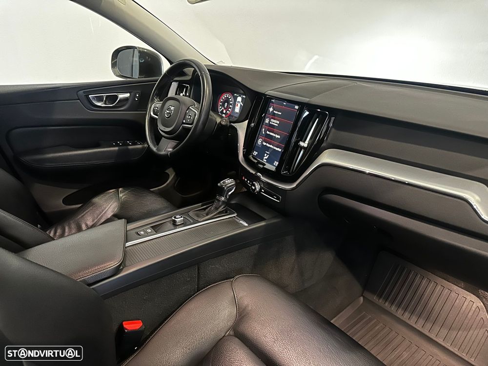 Volvo XC 60 2.0 D4 Momentum AWD Geartronic - 27