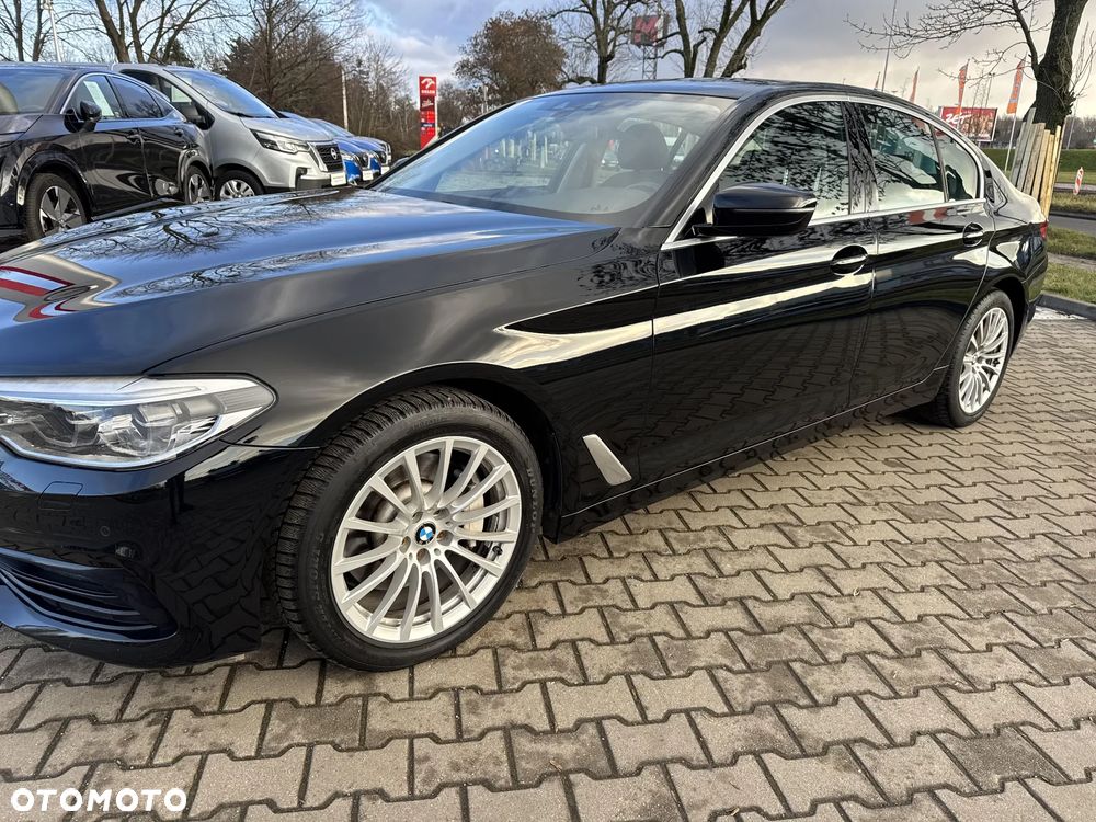 BMW Seria 5 530i GPF xDrive Sport Line sport - 9