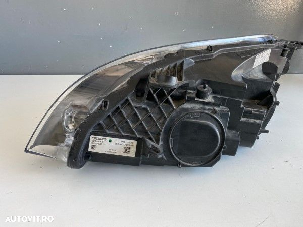 Far dreapta MID LED LHD VOLVO V40 2012-2019 32228484 - 2