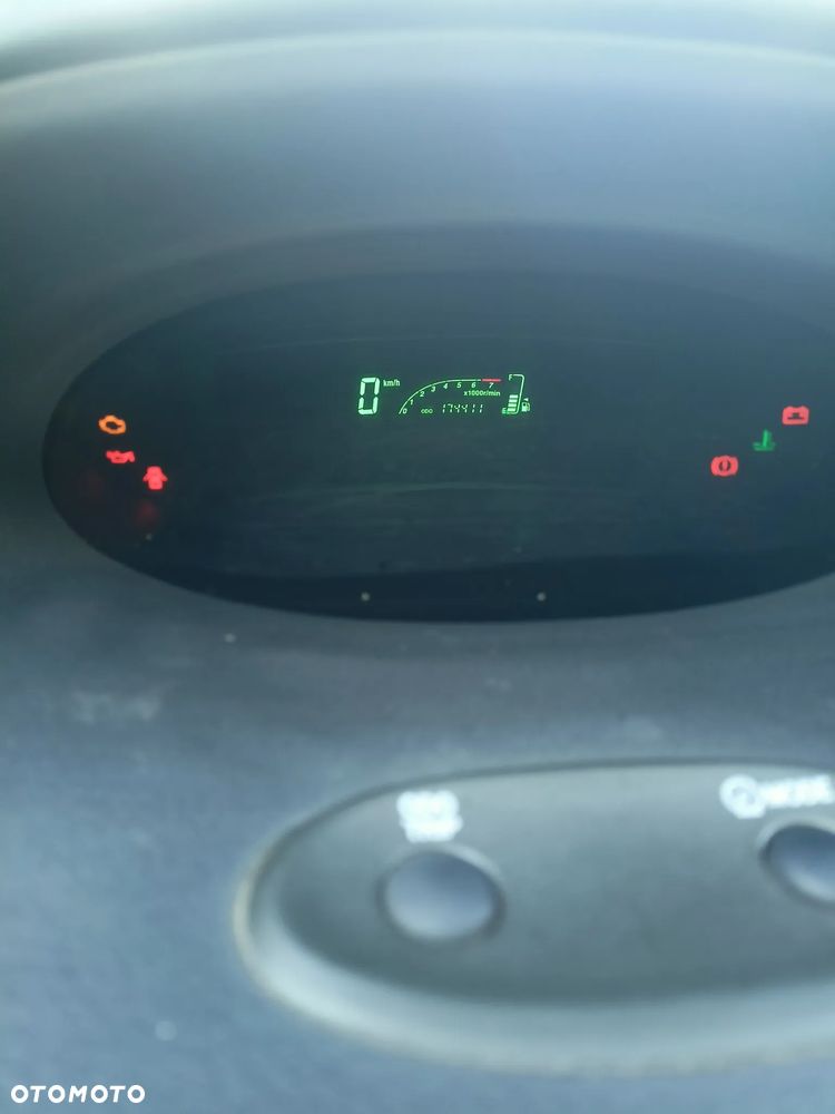 Toyota Yaris - 12