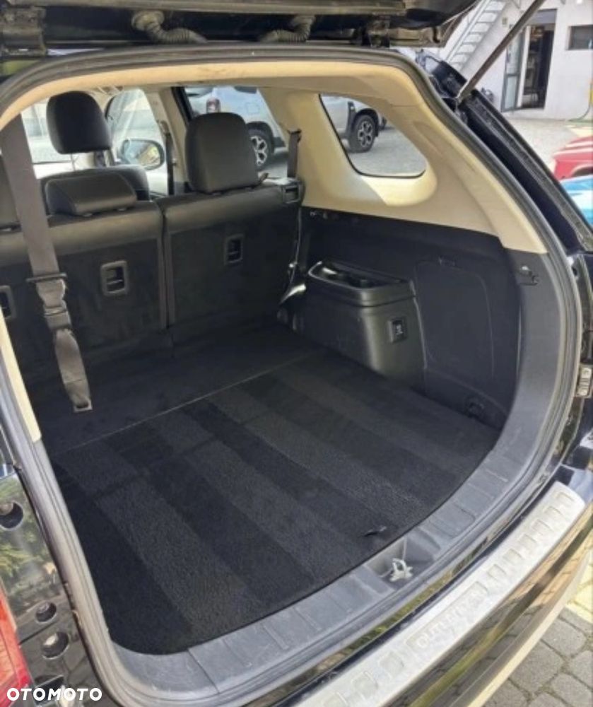 Mitsubishi Outlander 2.0 4WD Plug-In Hybrid - 12