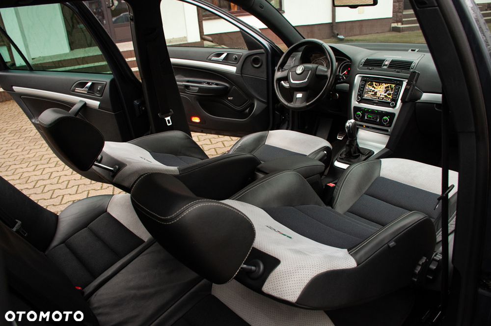 Skoda Octavia 2.0 TDI DPF RS - 24