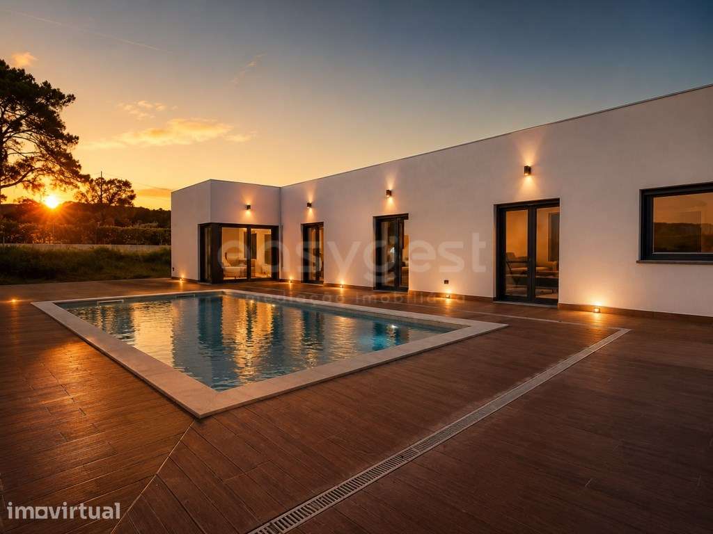 Moradia Isolada c/ Piscina - Centro da Charneca da Caparica - Full image: 2/36