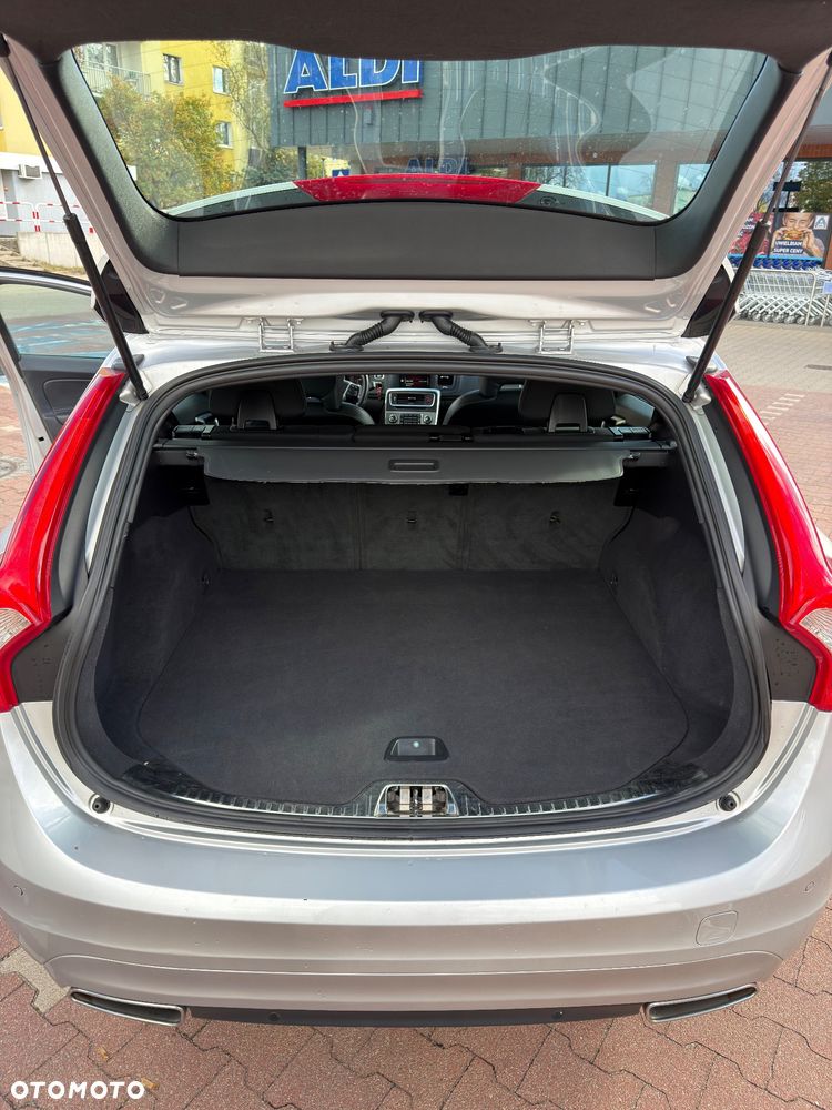 Volvo V60 D4 Drive-E R-Design Momentum - 13