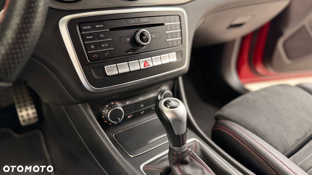 Mercedes-Benz CLA 180 AMG Line - 20