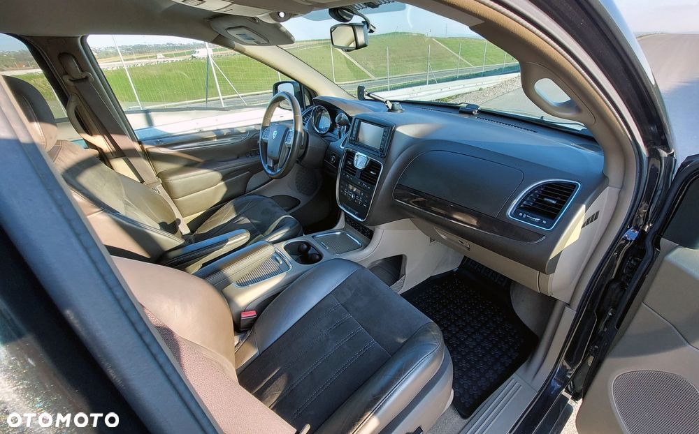 Lancia Voyager 3.6 Platinum - 13