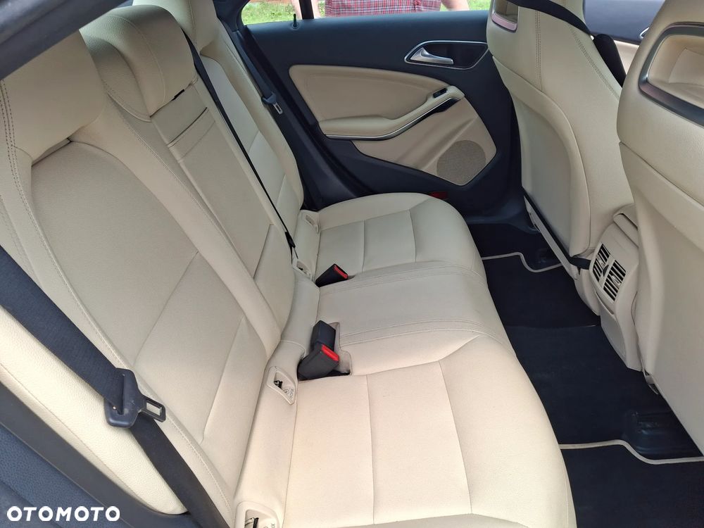 Mercedes-Benz CLA 250 4-Matic - 16