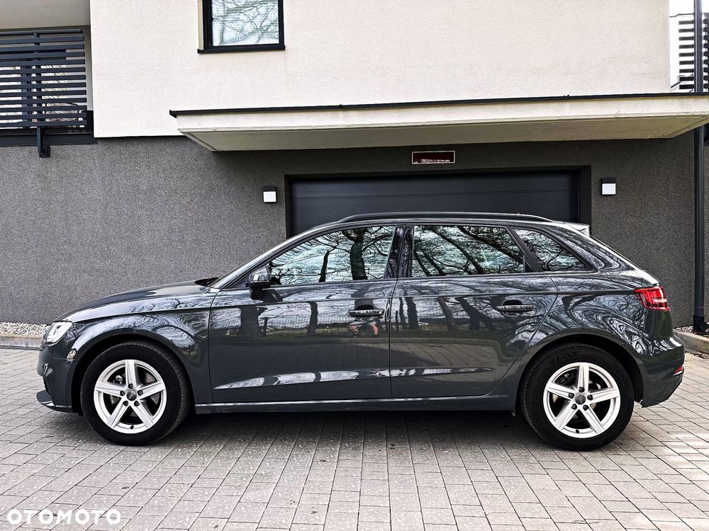 Audi A3 Sportback 1.6 TDI design - 14