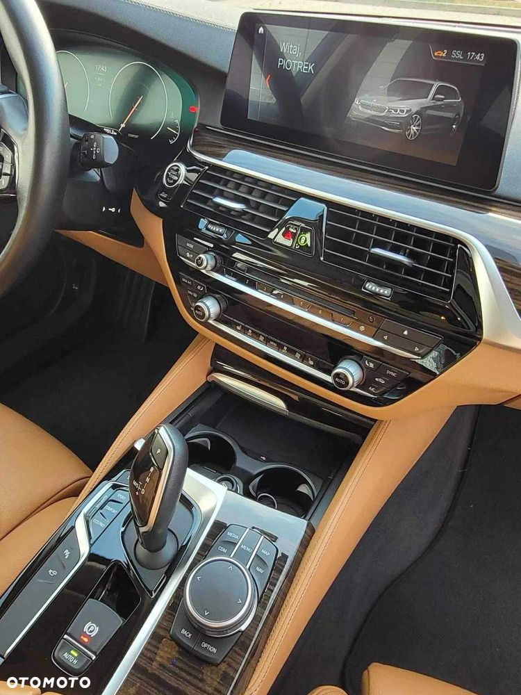 BMW Seria 5 520d Touring Luxury Line - 7