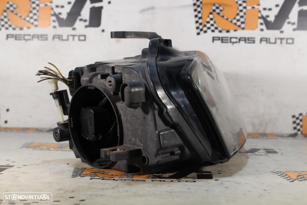 Ótica / Farol Direito Audi A3 (8P1)  8P0941004ak / 1Lj009648 04 / 1Lj0 - 2